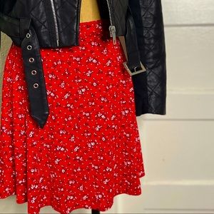 PRETTY LITTLE THING BRAND/ RED FLORAL FLOWY SKIRT / SIZE 28